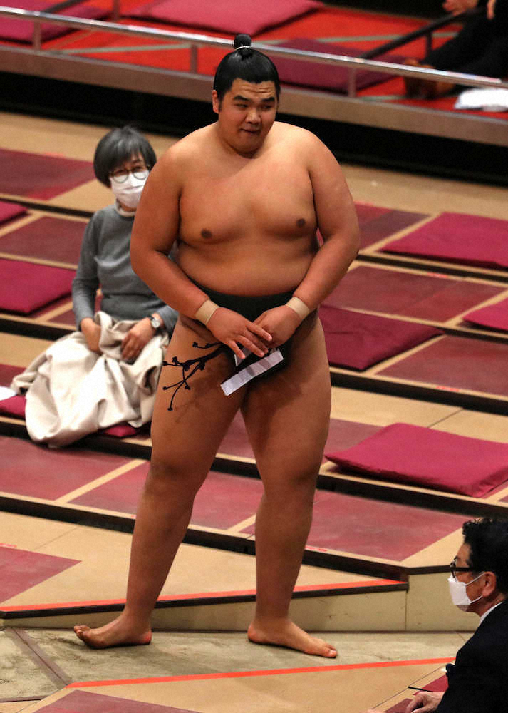 【画像・写真】北青鵬　デビュー21連勝でストップ、痛めた背中にテーピング「力入らない」