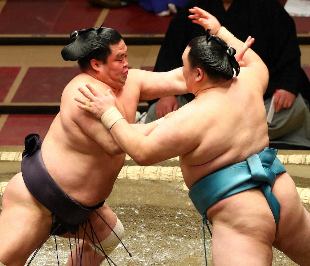 【画像・写真】妙義龍4戦全勝「花のロクイチ組」の底力　34歳まだまだ元気！