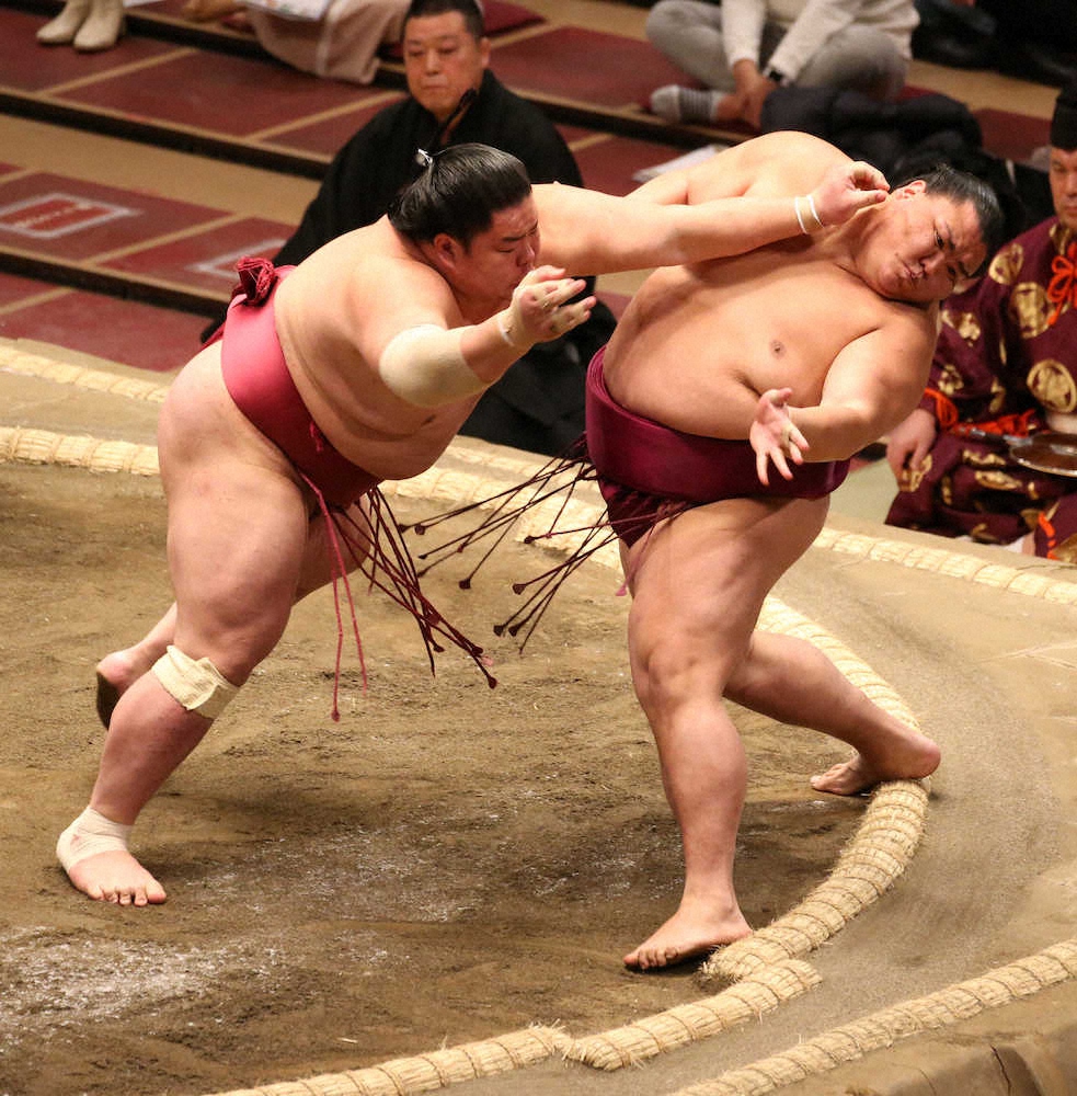 【画像・写真】大栄翔、ようやく初日！初場所覇者、御嶽海押し出し安ど「前に出ることだけを考えた」