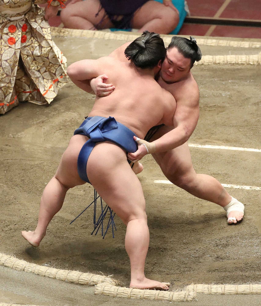 【画像・写真】朝乃山　右四つ万全の寄り　1敗守り首位並走「集中していきたい」