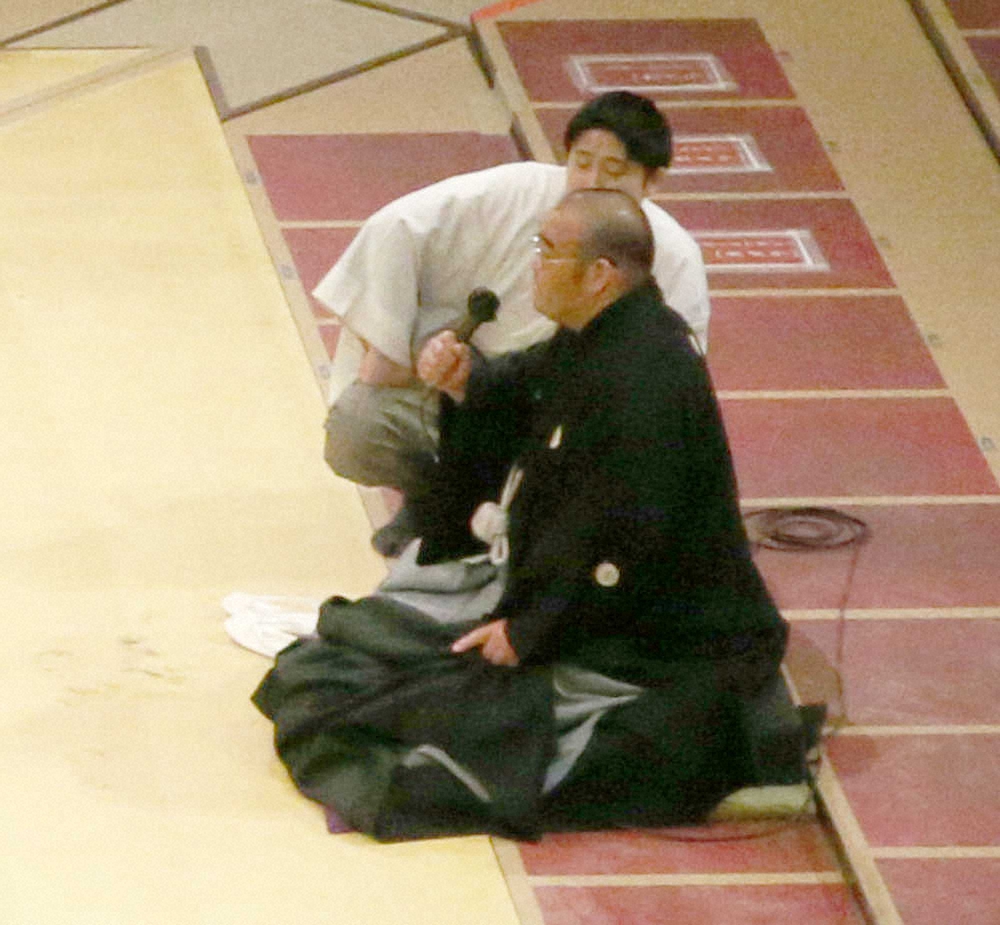 【画像・写真】「物言い」説明の東関審判長に「物言い」