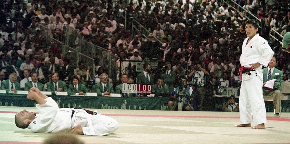 1996年アトランタ五輪の決勝で、ブーラ（左）に敗れて金メダルを逃した古賀稔彦さん
