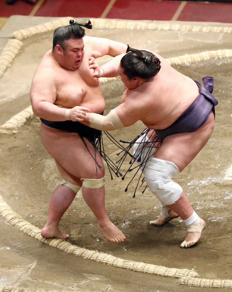 【画像・写真】貴景勝　巴戦持ち込めず「弱い…」照ノ富士追い詰めるも逆襲許す