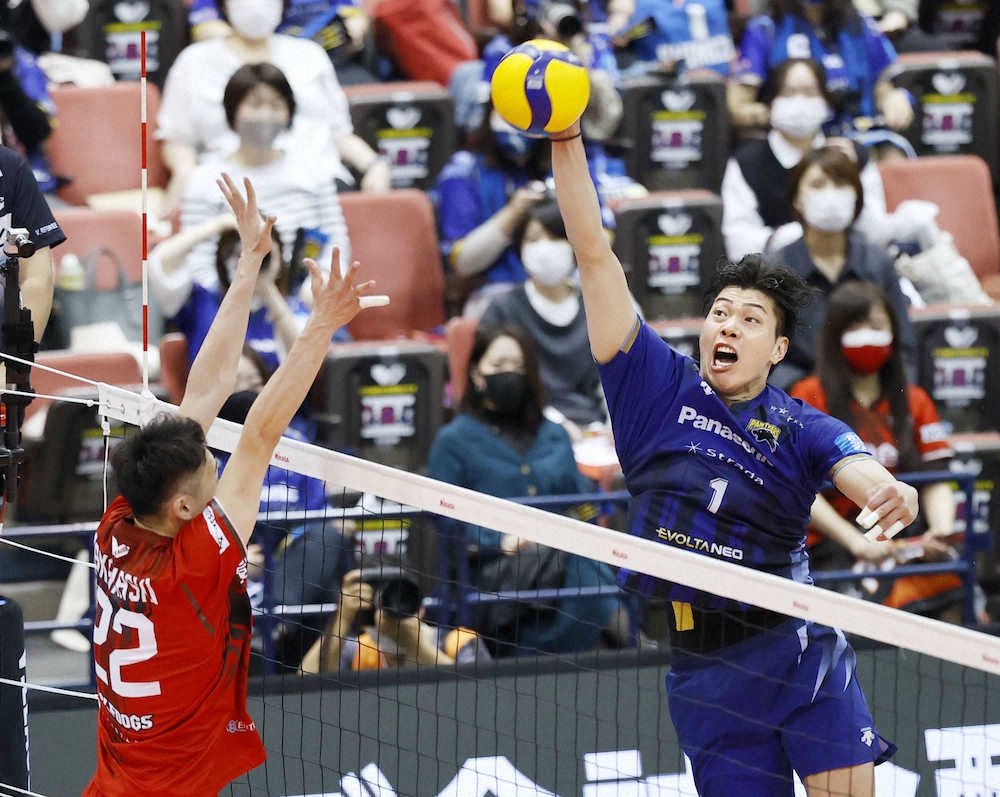 【画像・写真】パナ　ゴールデンセット制し決勝進出、23歳・仲本躍動　Vリーグ男子PO