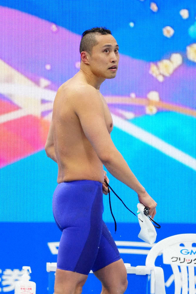 競泳日本選手権男子50メートル自由形決勝、レースを終え引き揚げる塩浦（撮影・会津　智海）