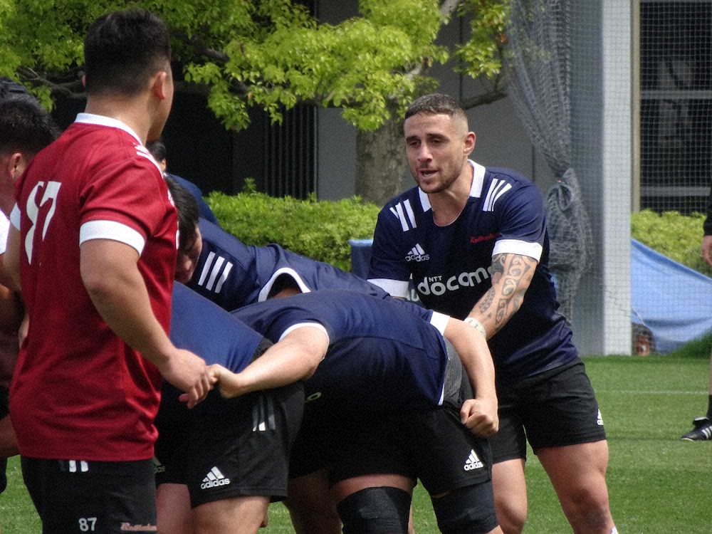 【画像・写真】NTTドコモ　負けてもプレーもトークも“TJ劇場”　神鋼スミスをイジる