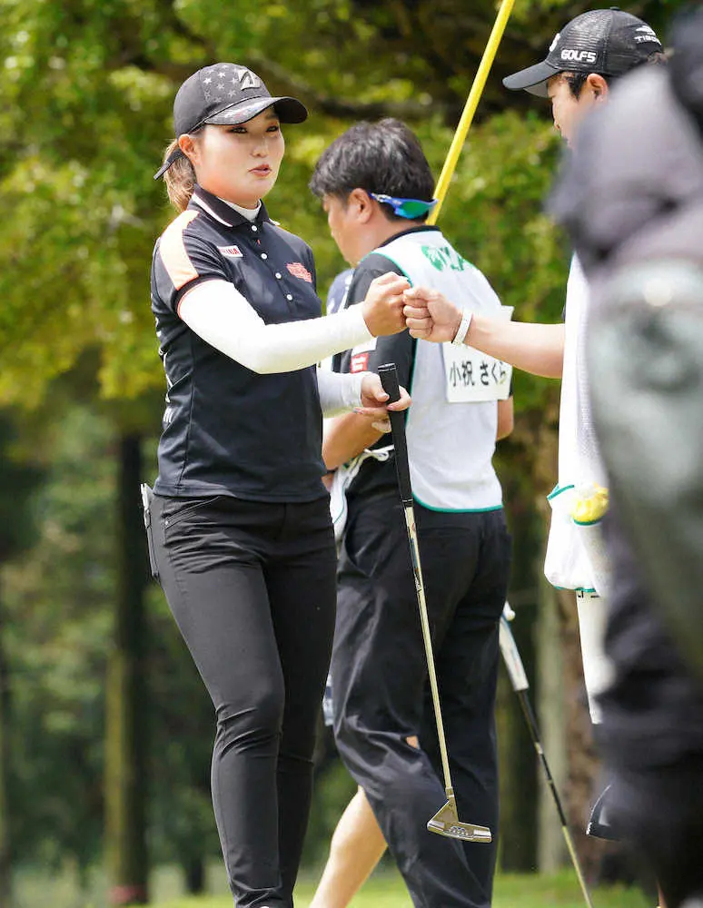 【画像・写真】「黄金世代」高橋彩華が通算10アンダーの単独首位で最終日へ　バンテリンL第2日