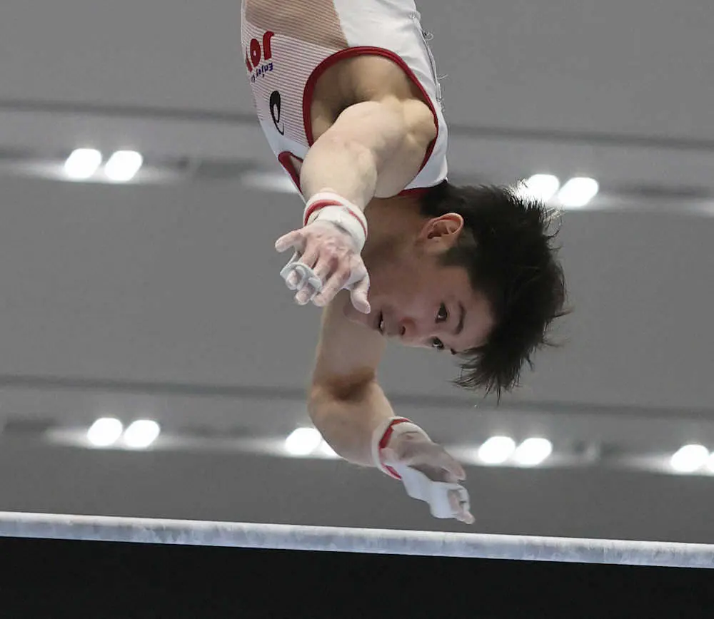 【画像・写真】内村、H難度「ブレトシュナイダー」決めた！「上出来かな」鉄棒で五輪へ第一関門突破