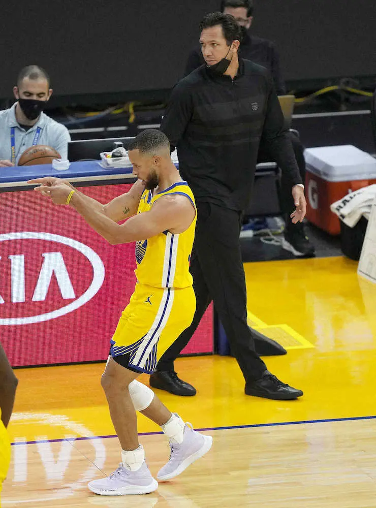 【画像・写真】ウォリアーズのカリーが3Pの月間最多記録を樹立　13試合で85本成功