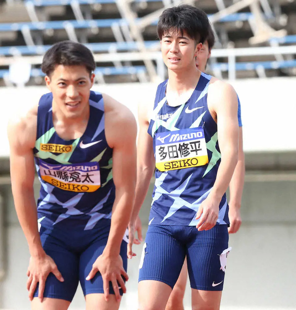 男子100メートル決勝で山県（左）に敗れ4位に終わった多田（撮影・北條　貴史）