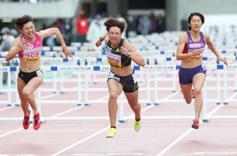 女子100メートル障害で自らの記録を0秒01更新する日本新記録で優勝した寺田（撮影・北條　貴史）