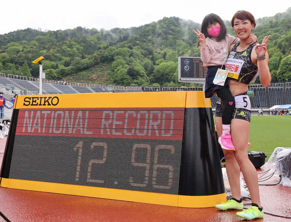 【画像・写真】寺田　女子100障害、日本新V！金井の快挙に続いた、31歳ママ　娘と感涙