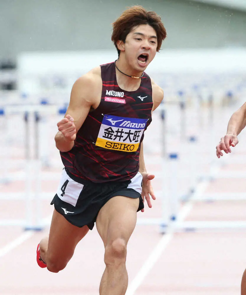 ＜織田記念陸上＞男子110メートル障害　13秒16の日本新記録で優勝を飾り、雄叫びを上げる金井大旺
