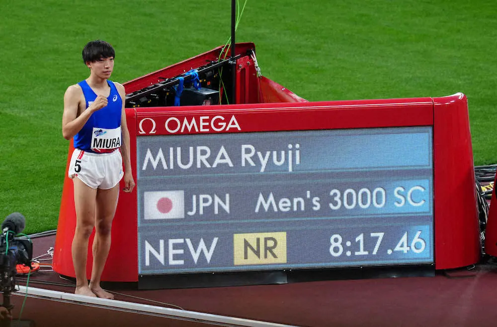 男子3000メートル障害決勝、日本新記録で優勝した三浦龍司（撮影・小海途　良幹）