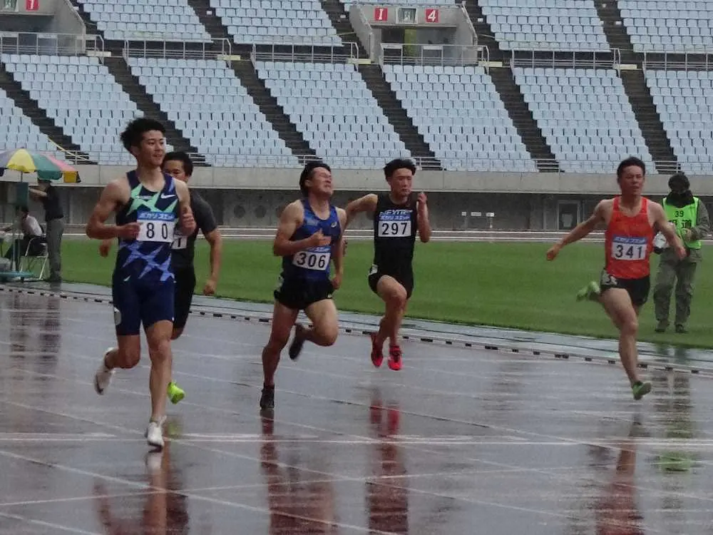 ＜陸上・関西実業団選手権男子100メートル＞多田修平（左端）は準決勝で力をセーブしながら1組1着でゴールした