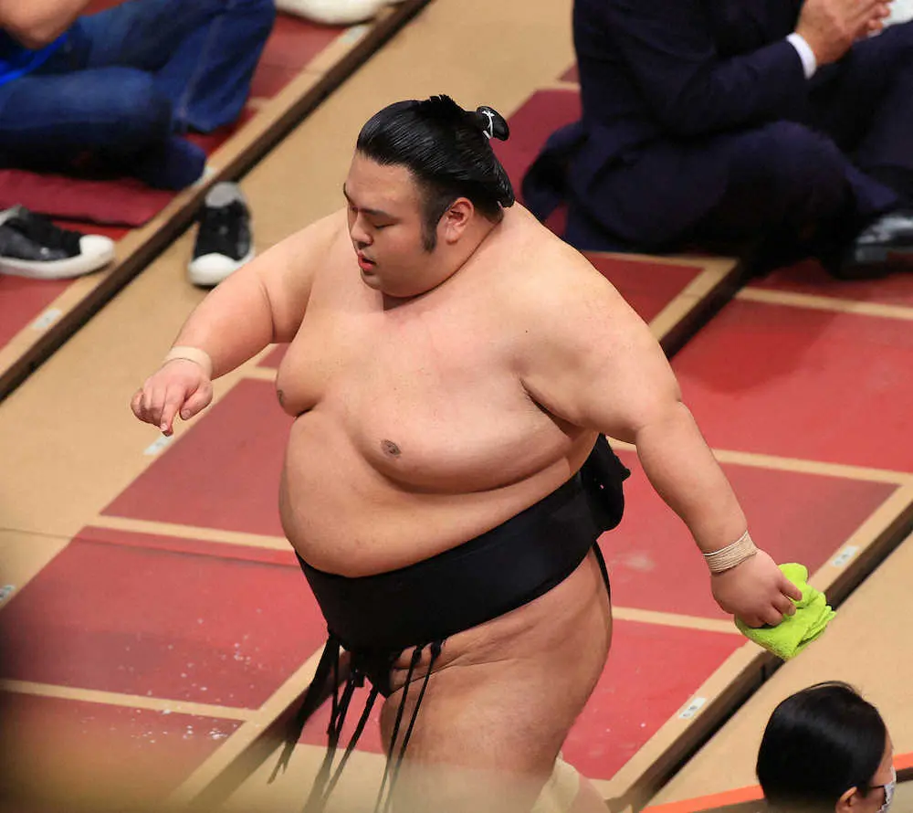 【画像・写真】照ノ富士が2場所連続優勝へ王手　2敗の貴景勝敗れる　正代はカド番脱出