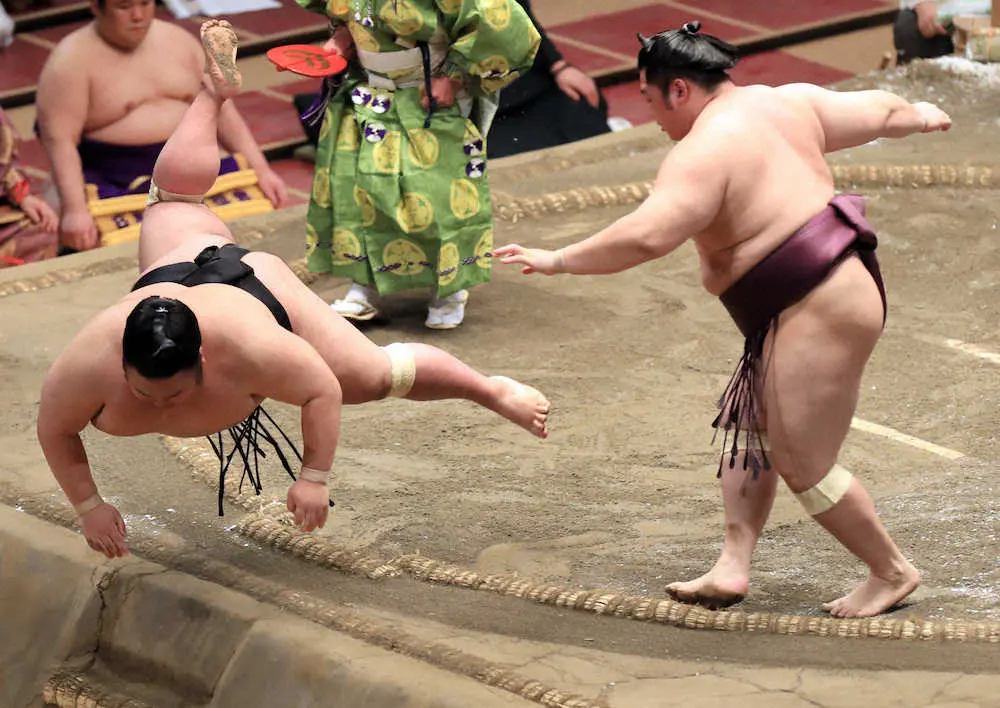 【画像・写真】貴景勝、遠藤の突き落としに屈し3敗後退「自分に原因」照ノ富士と2差