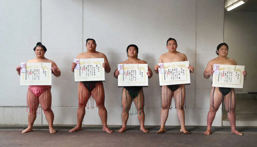 【画像・写真】宇良　12勝で十両初V　4年ぶり幕内復帰確実　一時は序二段まで降格「長かった」