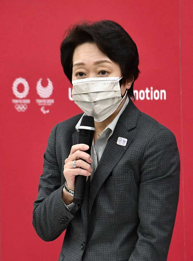 東京五輪・パラリンピック組織委の理事会であいさつする橋本聖子会長