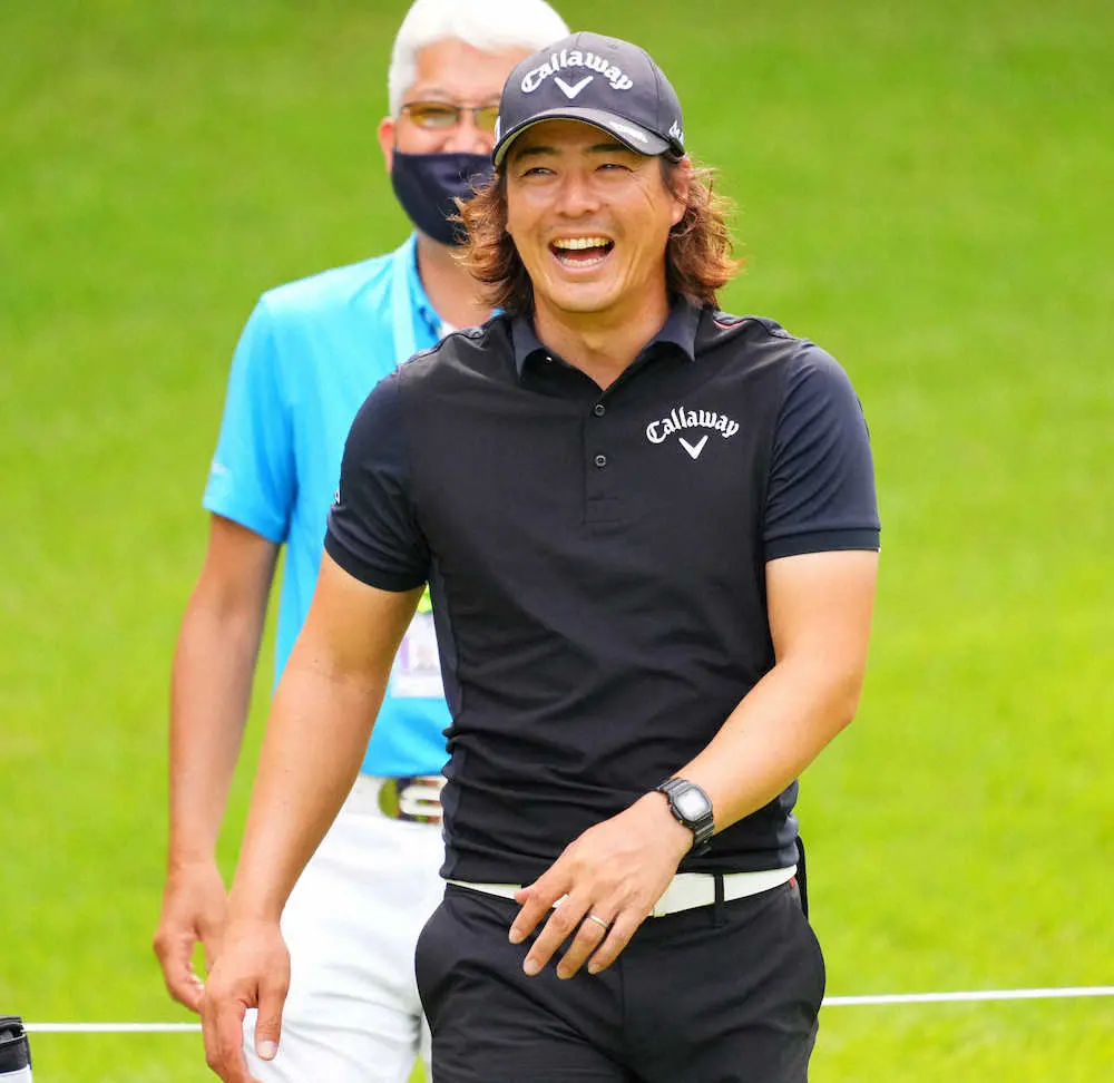 ＜日本ゴルフツアー選手権・練習日＞練習ラウンドで笑顔を見せる石川遼（撮影・西尾　大助）