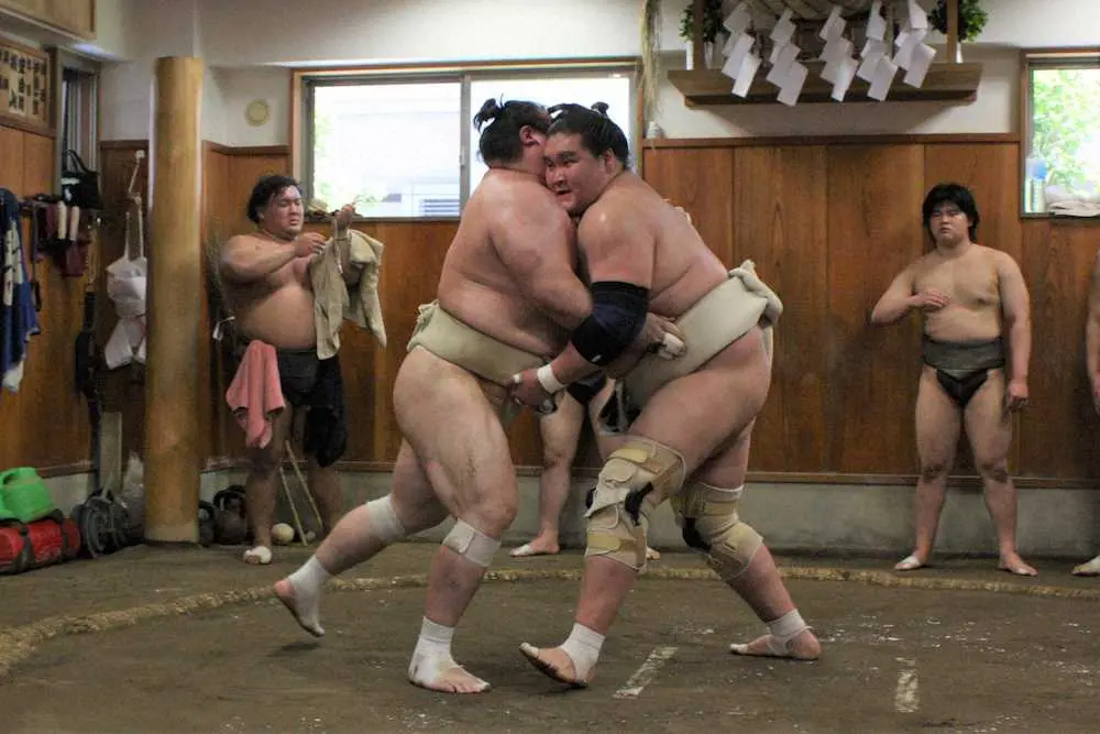 【画像・写真】照ノ富士が実戦稽古再開　宝富士に8勝2敗「自分の動きを試した」