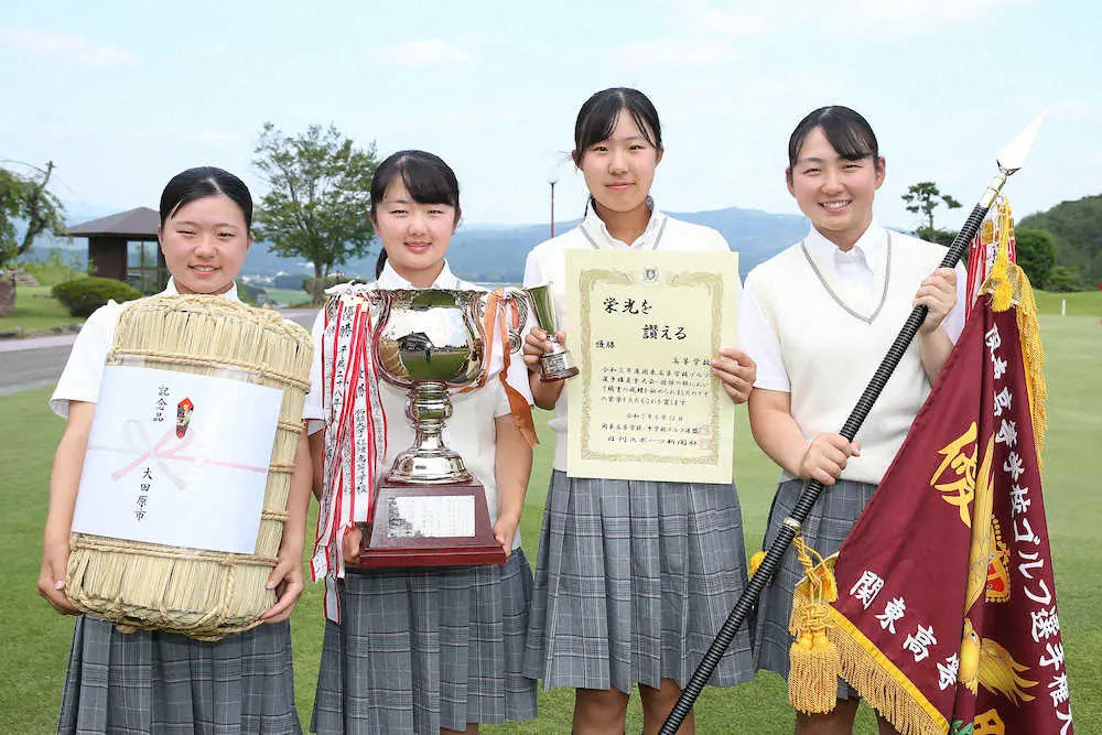 【画像・写真】関東高校ゴルフ選手権女子個人　埼玉栄・中澤が逆転Vで団体とW優勝