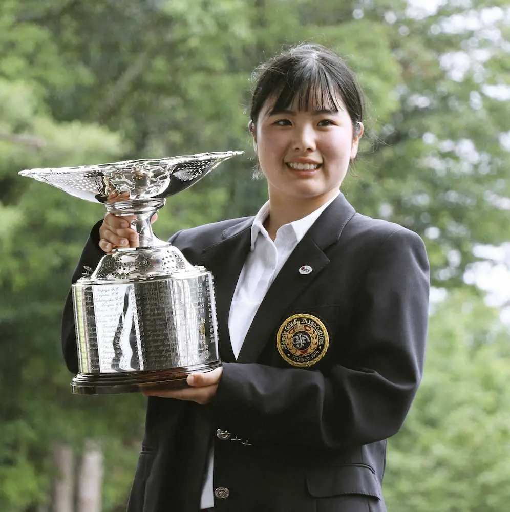 【画像・写真】ゴルフ・日本女子アマ　18歳・尾関彩美悠が4差逆転V　しぶこ先輩に続く活躍誓う