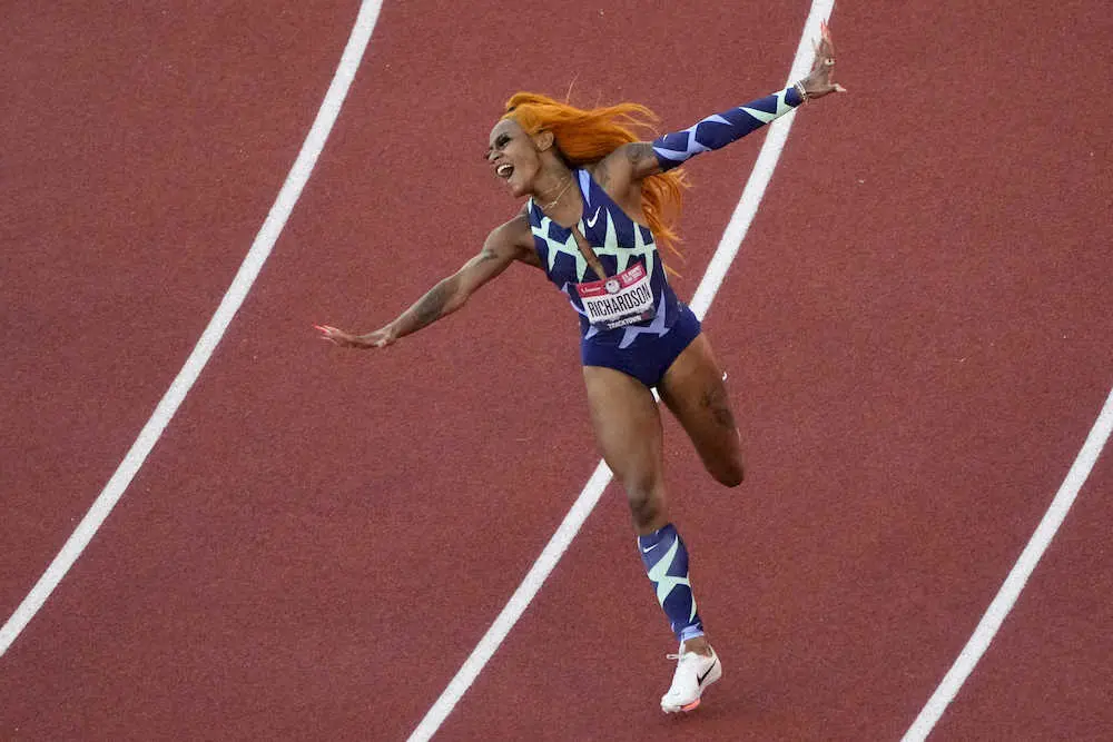 陸上の米五輪選考会の女子100メートルで1位となったリチャードソン（AP）