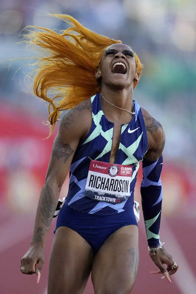 陸上の米五輪選考会の女子100メートルで1位となったリチャードソン（AP）
