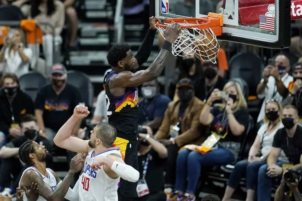 【画像・写真】NBA西地区決勝がスタート　ポール不在のサンズが先勝　ブッカーが自身初のトリプルダブル