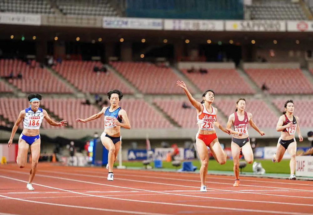 昨年の日本選手権女子100メートル決勝、優勝した児玉芽生（右から3人目）＝撮影・小海途　良幹