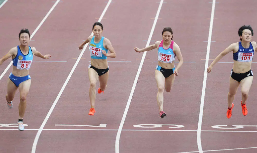 ＜陸上日本選手権＞　女子100メートル予選　4組5着に終わった福島千里（左から2人目）（撮影・北條　貴史）
