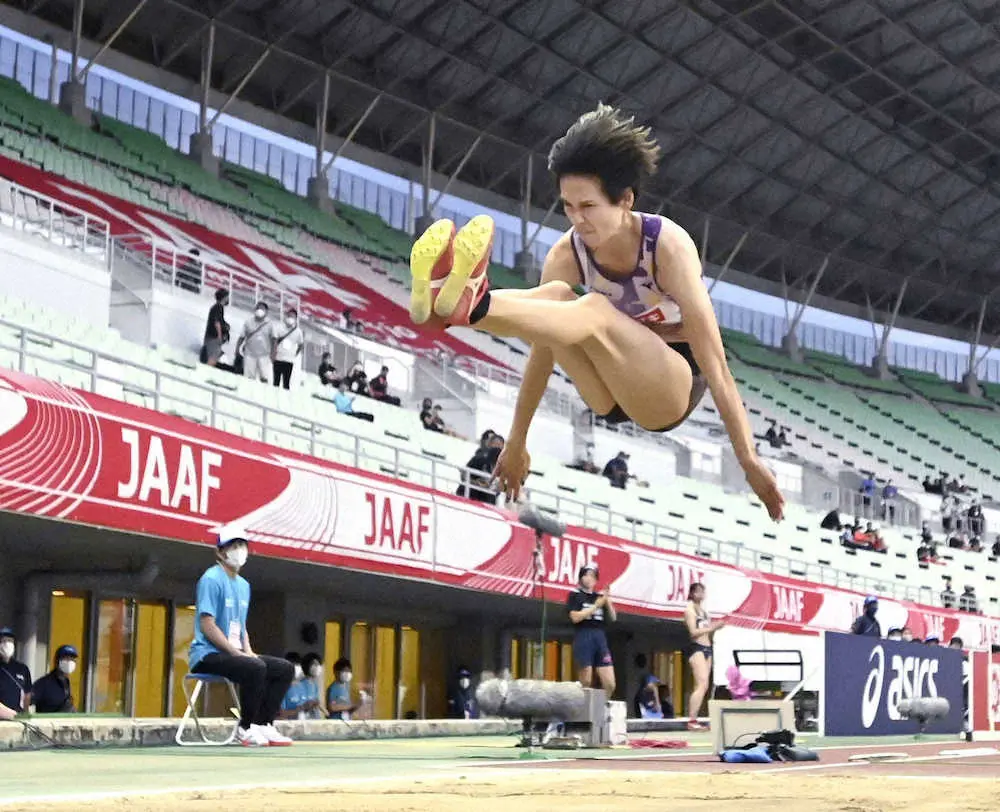 陸上日本選手権女子走り幅跳び　6メートル40で優勝した秦