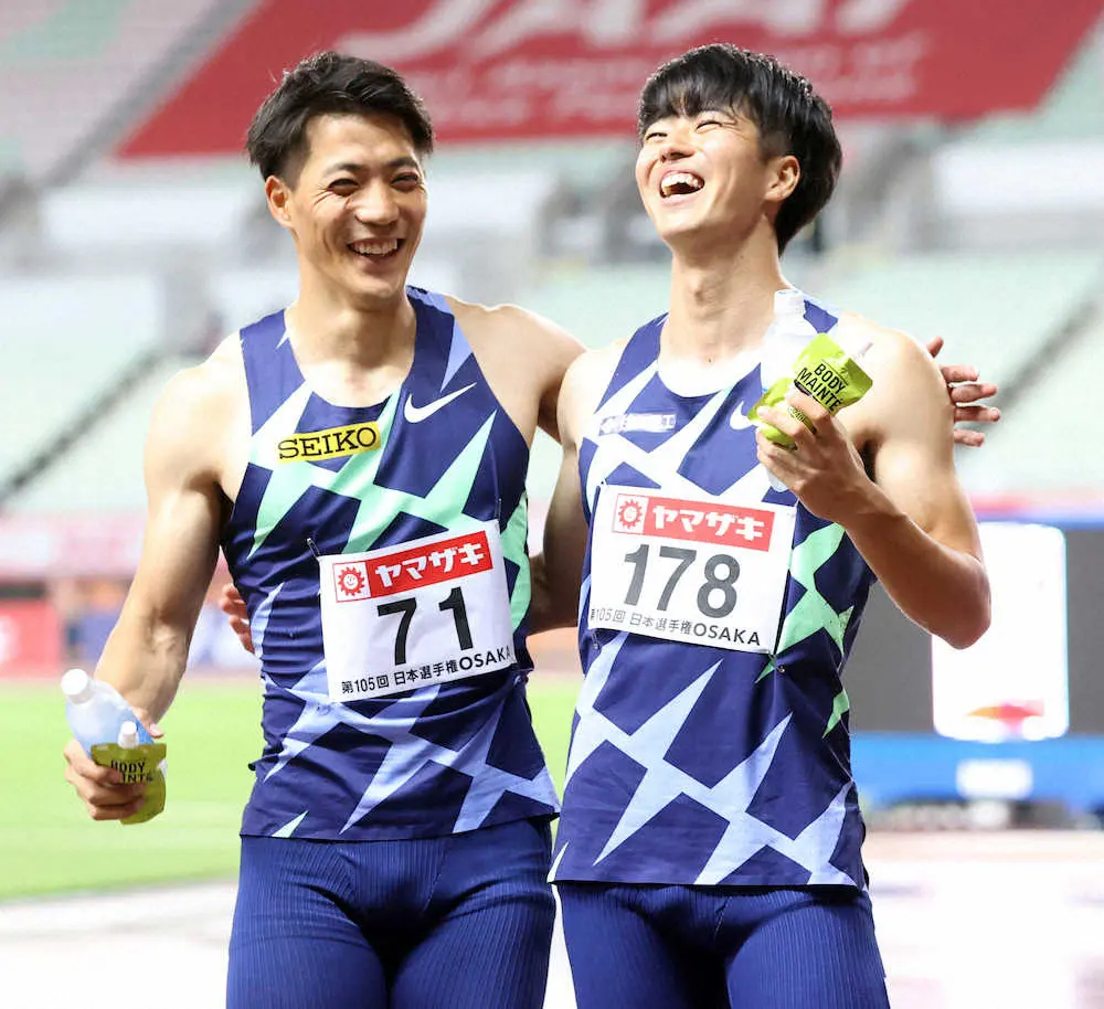 ＜陸上日本選手権＞男子100メートル決勝、レースを終えて笑顔の山県亮太（左）と多田修平（撮影・北條　貴史）