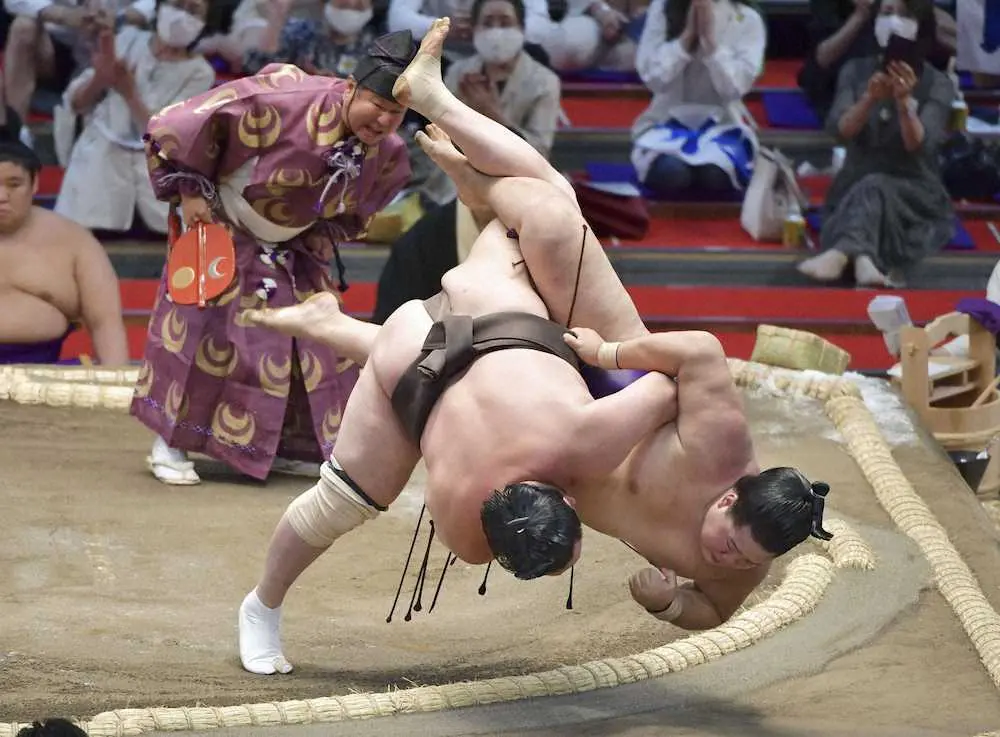 【画像・写真】白鵬　進退場所で必死に見せた、相撲に生きる姿　休場明け13場所全て白星発進