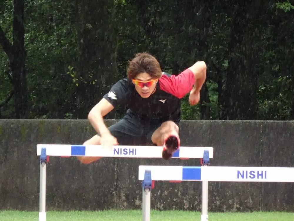 陸上110メートル障害代表・金井 イタリア製u201c硬めu201d「木材ハードル」で 