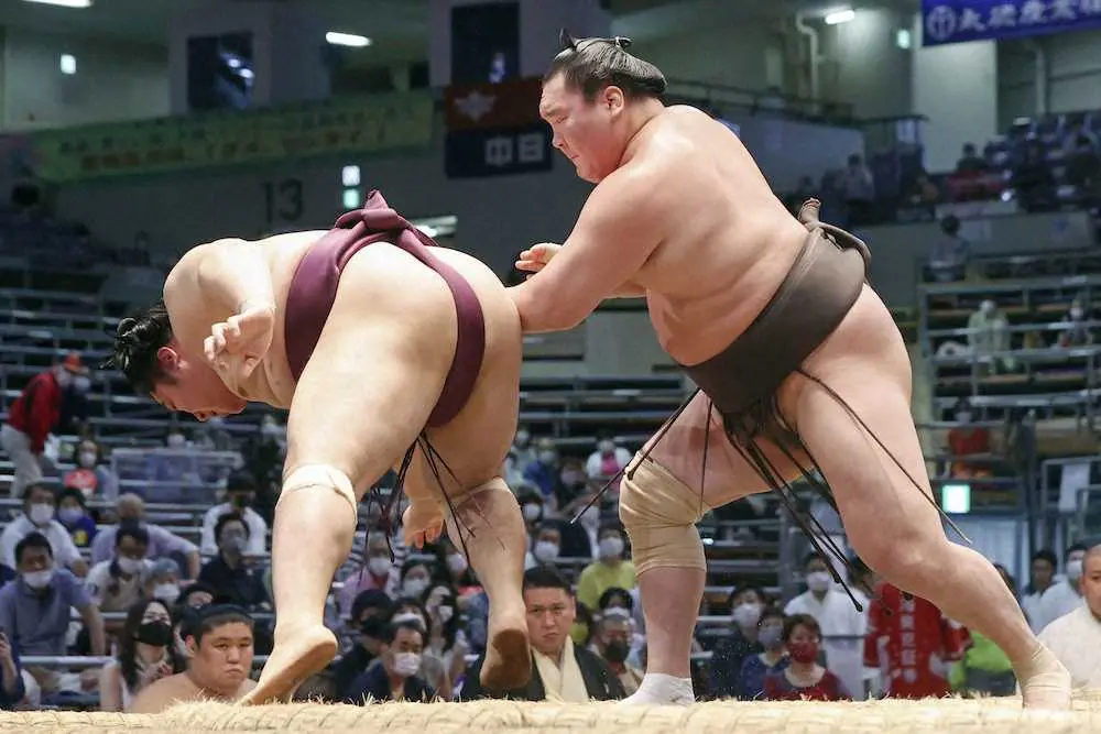 【画像・写真】白鵬　遠藤退け連勝、口ぶり滑らか「よく体が反応した。白星が一番の薬」