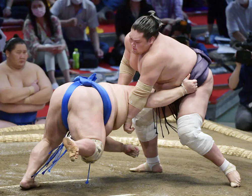 【画像・写真】白鵬、力強く5連勝　照ノ富士も全勝、トップ2人