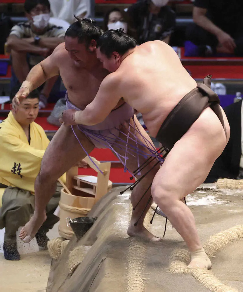 【画像・写真】白鵬、8連勝で51度目のストレート給金　綱獲り照ノ富士も全勝