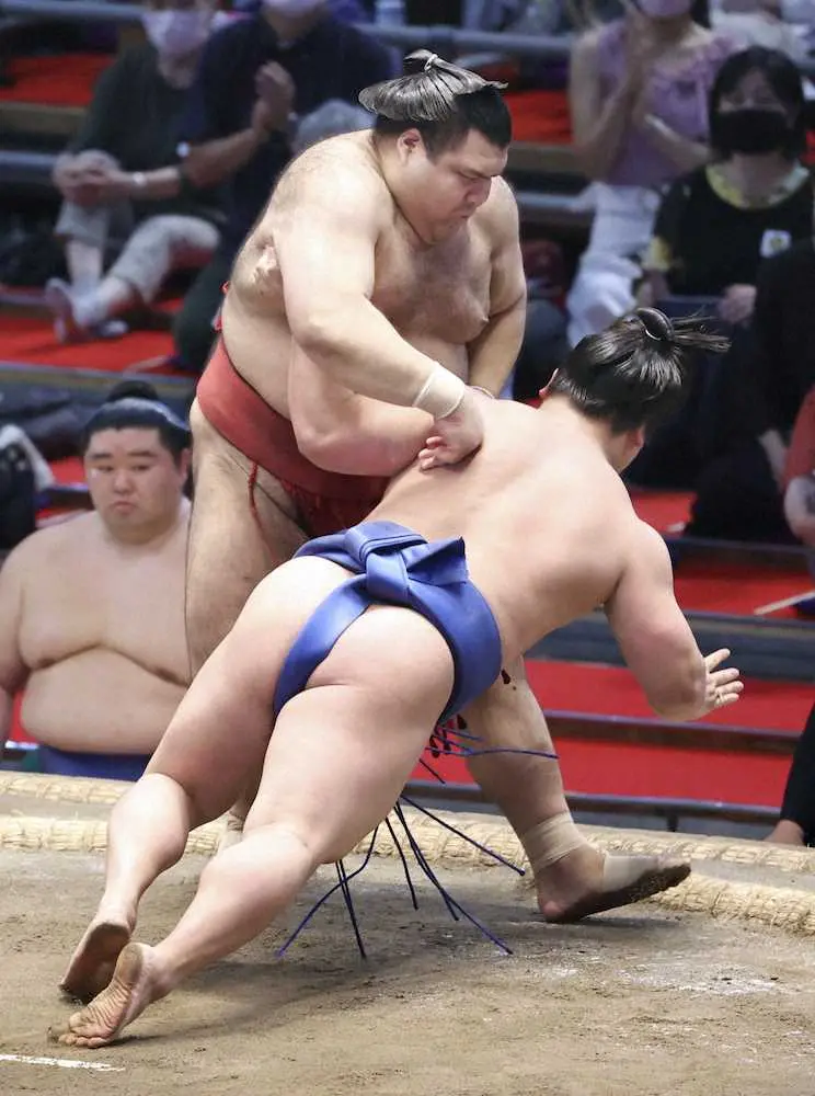 【画像・写真】高安　逆転で6勝目！終盤へ「腰を落として、しっかり自分の相撲を取っていきたい」