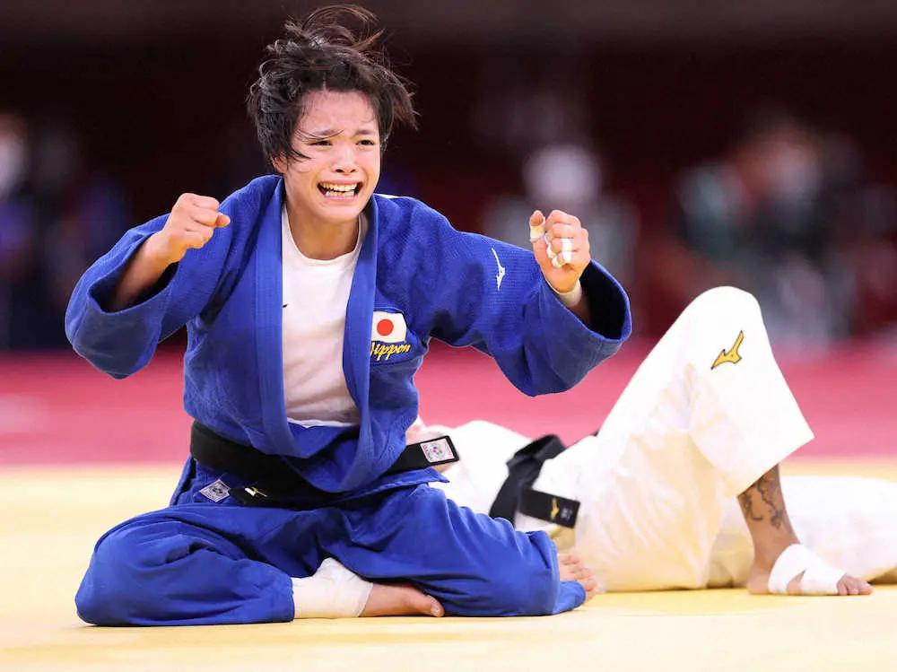 ＜東京五輪柔道女子52キロ級決勝＞金メダルを獲得し、涙の阿部詩（撮影・北條　貴史）