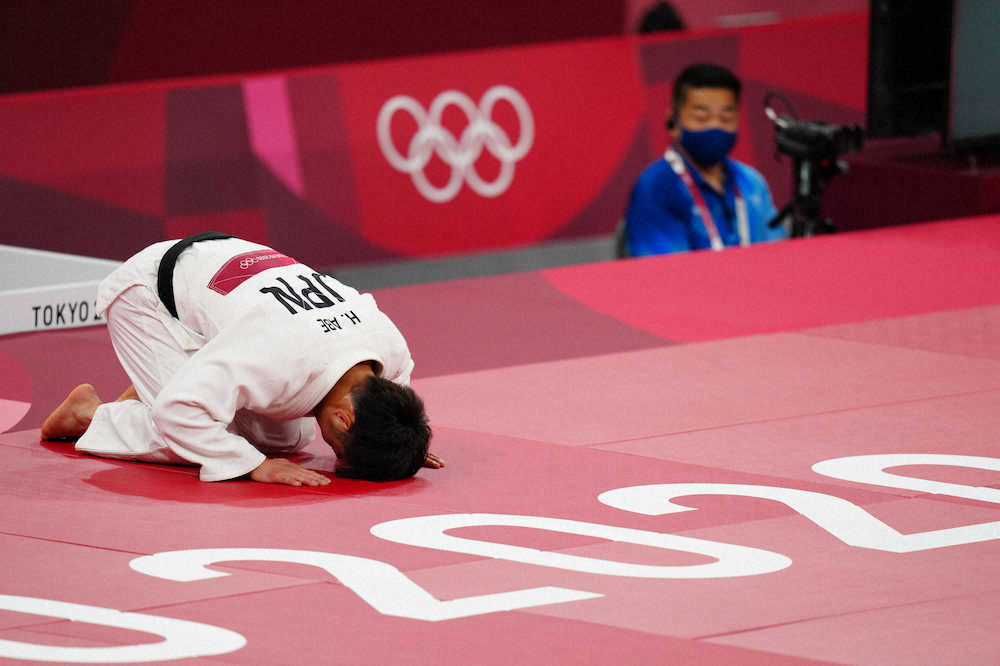＜柔道男子66キロ級決勝＞金メダルを決め畳に一礼し引き揚げる 