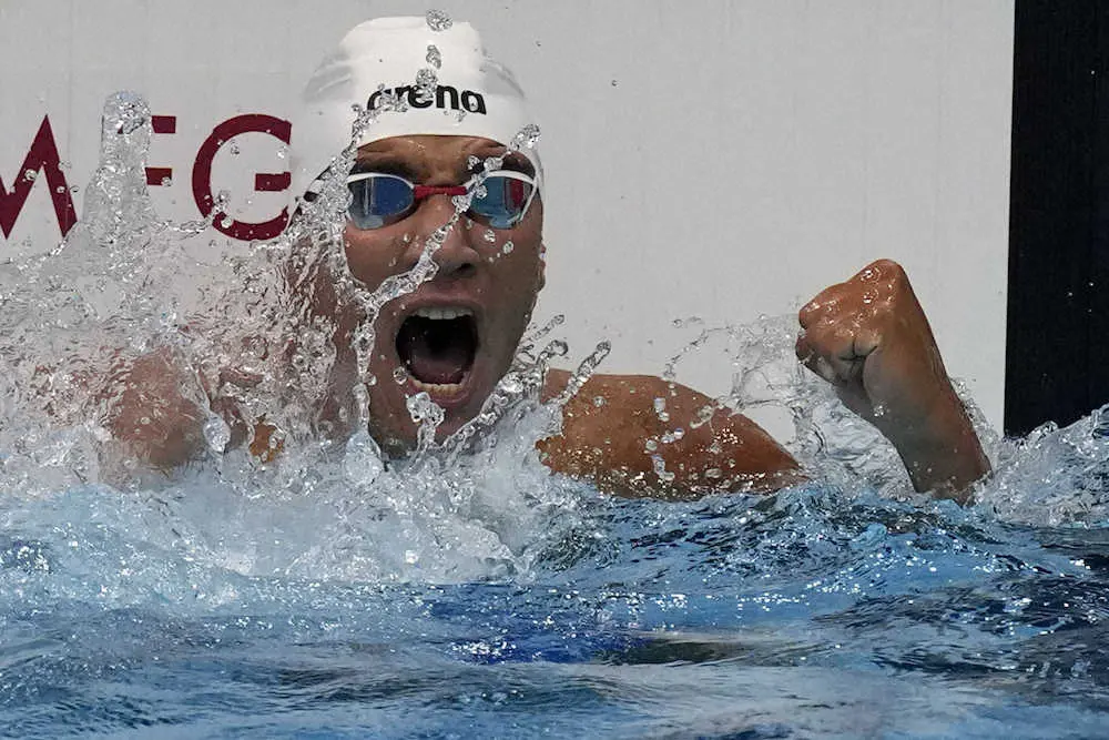 競泳男子400メートル自由形で優勝したチュニジアのハフナウーイ（AP）