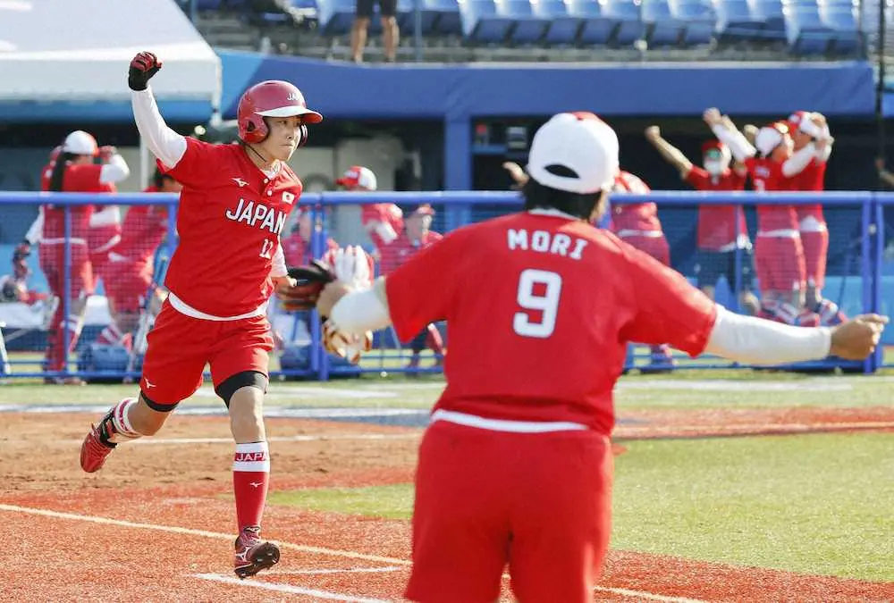 【画像・写真】ソフト銀メダル以上確定!山田サヨナラ打で4連勝「今までチームに迷惑ばかりかけていた」