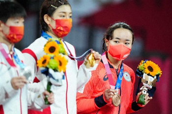 「ちょーうれしいではない」 銅メダルの伊藤美誠は取材エリアで悔しさ隠さず - スポーツニッポン新聞社