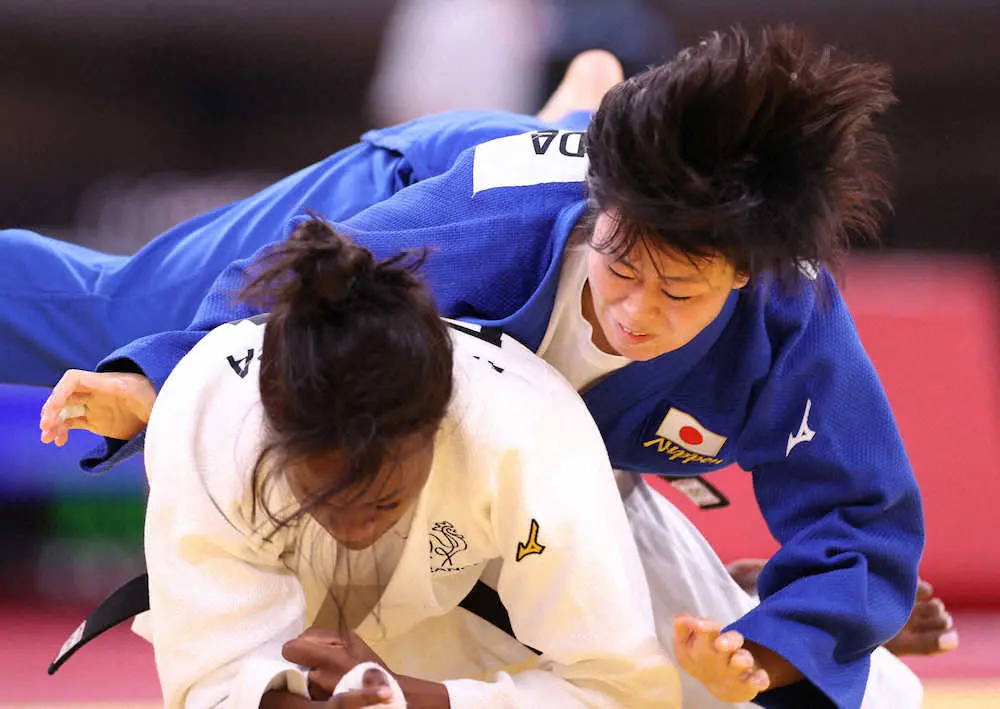 柔道女子78ロ級決勝得意の寝技に持ち込み一本勝ちで金メダルを獲得した浜田尚里（撮影・北條　貴史）