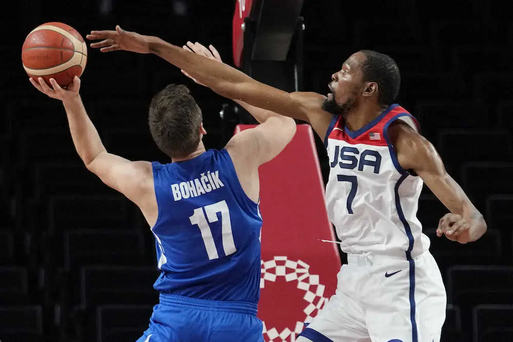 【画像・写真】男子バスケの米国が2勝目　日本は1日のアルゼンチン戦に勝てば決勝トーナメント進出