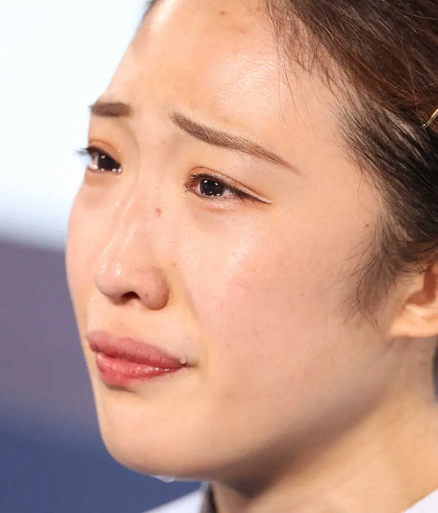 東京五輪第8日、予選落ちにミックスゾーンで涙を流す森ひかる（撮影・北條　貴史）