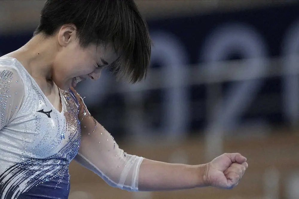 【画像・写真】体操・女子種目別床「銅」の村上茉愛　「これ以上ないぐらいの出来で3番。受け止めて満足したい」