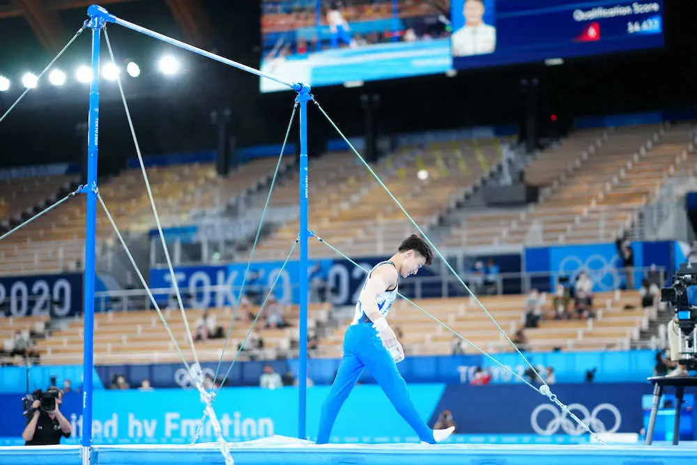 【画像・写真】2度落下…18歳北園は悔し涙　鉄棒6位「恩返ししたかった」　着地は意地“ピタリ”